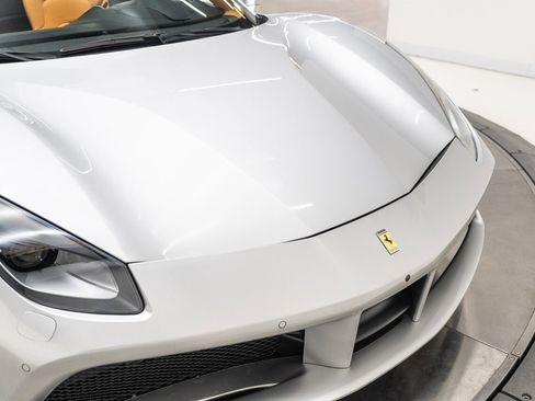 Used 2018 Ferrari 488 Spider image 94