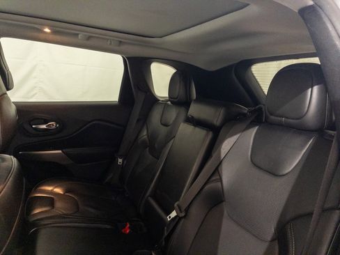 Used 2022 Jeep Cherokee Limited image 11