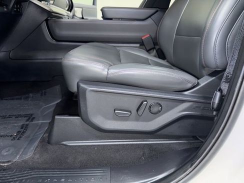 Used 2025 Ford Expedition Active AWD/4WD image 9