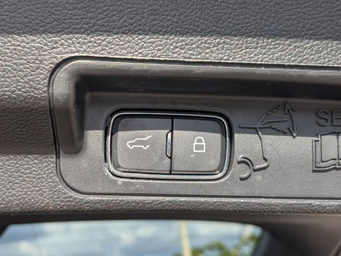 Used 2020 Ford Explorer XLT w/ Equipment Group 202A image 16