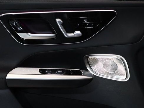 Used 2024 Mercedes-Benz GLC 300 4MATIC image 3