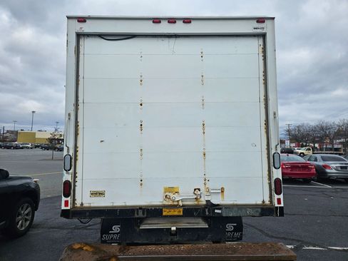 Used 2017 Ford E-350 and Econoline 350 Super Duty w/ Power Windows & Locks Group image 3