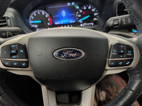 Used 2021 Ford Explorer XLT w/ Equipment Group 202A AWD/4WD image 10