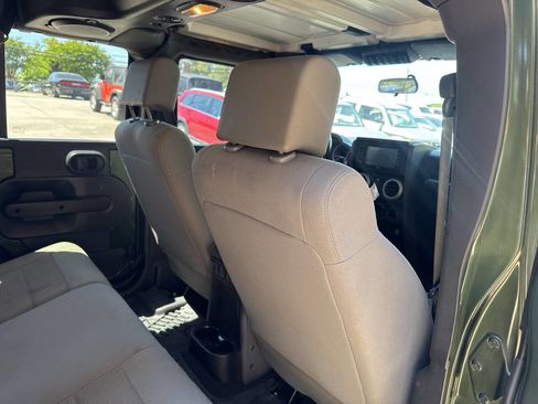 Used 2008 Jeep Wrangler Unlimited Sahara AWD/4WD image 13