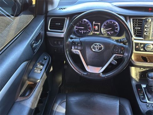 Used 2019 Toyota Highlander XLE image 15