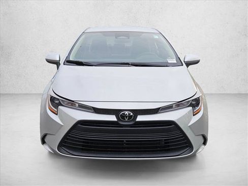 Used 2025 Toyota Corolla LE FWD image 2