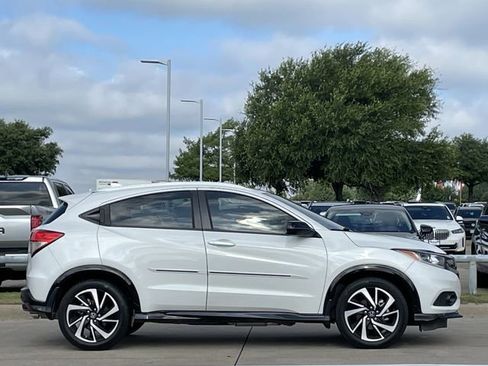 Used 2019 Honda HR-V Sport image 3
