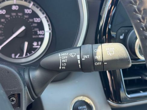 Used 2022 Toyota Highlander XLE AWD/4WD image 31