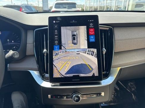 Used 2025 Volvo XC90 B6 Plus image 26