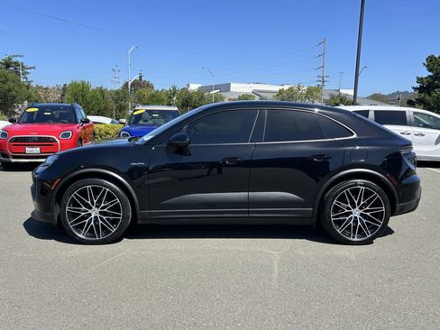 Used 2025 Porsche Macan Electric RWD image 2