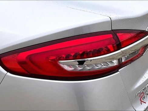 Used 2019 Ford Fusion SE image 22