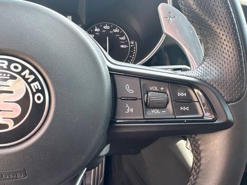 Used 2022 Alfa Romeo Giulia Veloce AWD/4WD image 37