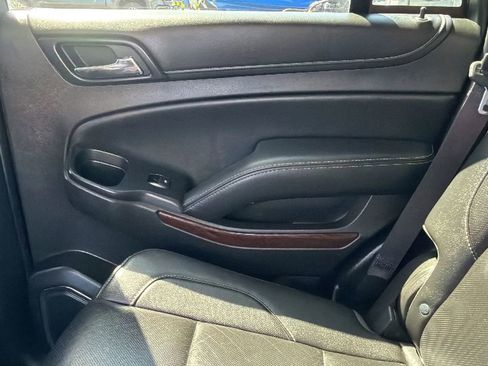 Used 2017 GMC Yukon SLT AWD/4WD image 33