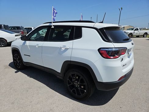 Used 2026 Jeep Compass Latitude AWD/4WD image 4