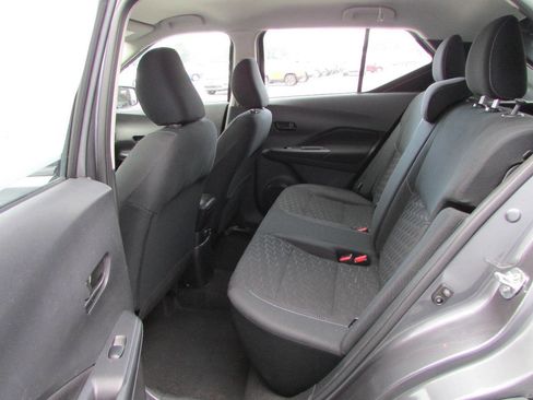 Used 2022 Nissan Kicks S image 5