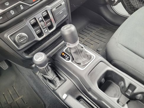 Used 2021 Jeep Wrangler Unlimited Sahara w/ Uconnect 4C Nav & Sound Group AWD/4WD image 22