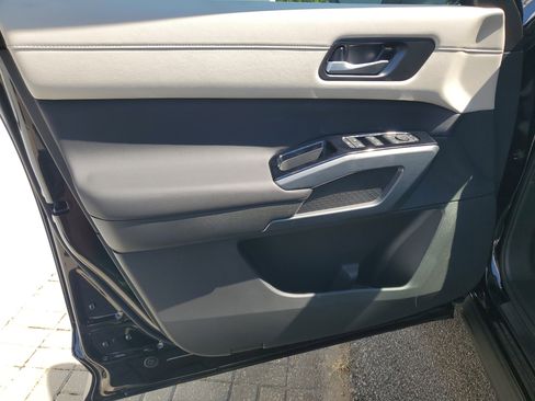 New 2025 Nissan Pathfinder SL image 15