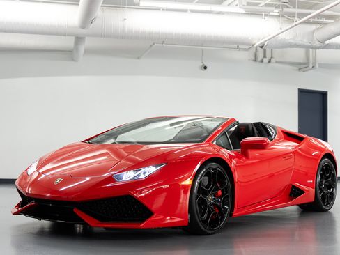 Used 2017 Lamborghini Huracan LP 610-4 AWD/4WD image 2