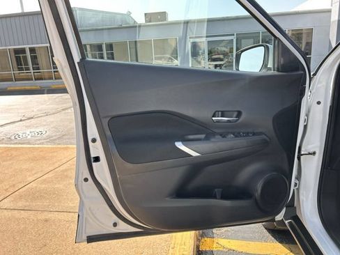 Used 2023 Nissan Kicks SV FWD image 24