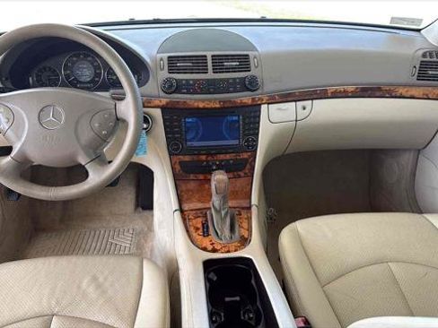 Used 2005 Mercedes-Benz E 320 Sedan image 21