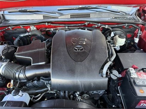 Used 2018 Toyota Tacoma TRD Sport image 33