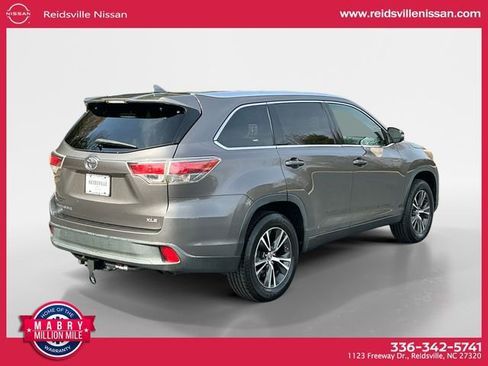 Used 2016 Toyota Highlander XLE image 6