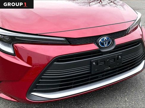 Used 2024 Toyota Corolla XLE image 30