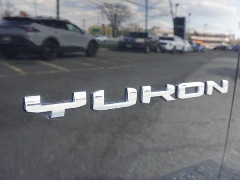 Used 2023 GMC Yukon SLT w/ SLT Premium Package AWD/4WD image 27