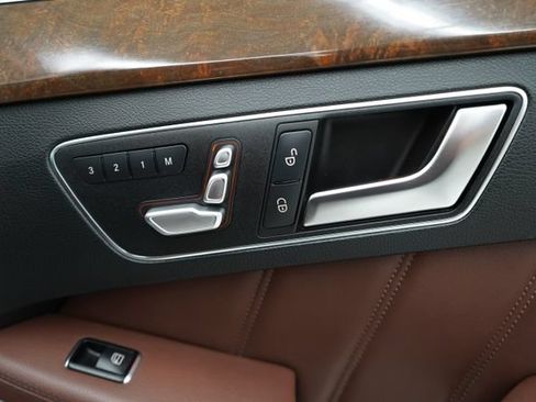 Used 2014 Mercedes-Benz E 250 BlueTEC 4MATIC Sedan image 52