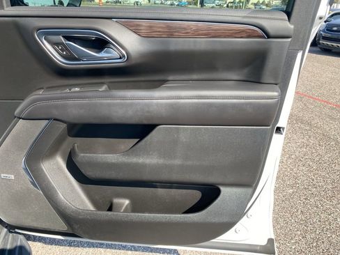 Used 2021 Chevrolet Tahoe LT w/ LT Signature Package image 18