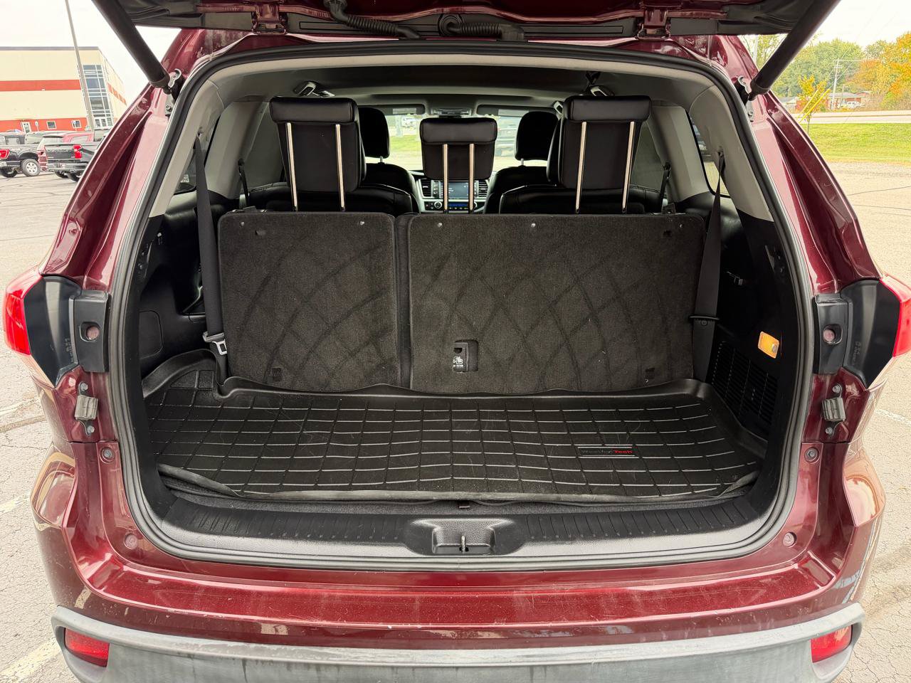 Used 2019 Toyota Highlander XLE FWD image 25