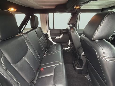 Used 2014 Jeep Wrangler Unlimited Sahara w/ Max Tow Package AWD/4WD image 15