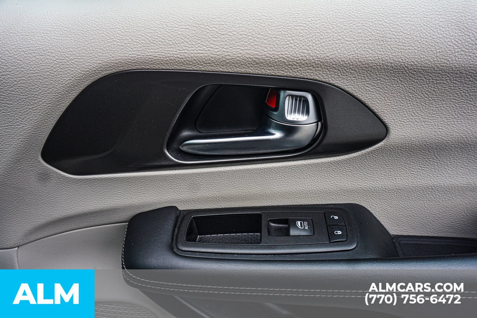 Used 2023 Chrysler Pacifica Touring-L FWD image 50