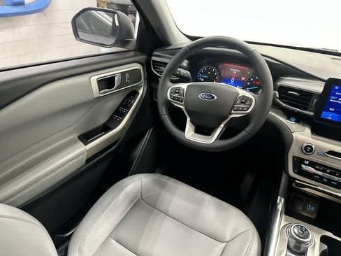 Used 2021 Ford Explorer XLT w/ Equipment Group 202A RWD image 12