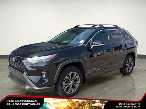 Used 2022 Toyota RAV4 XLE Premium AWD/4WD image 2