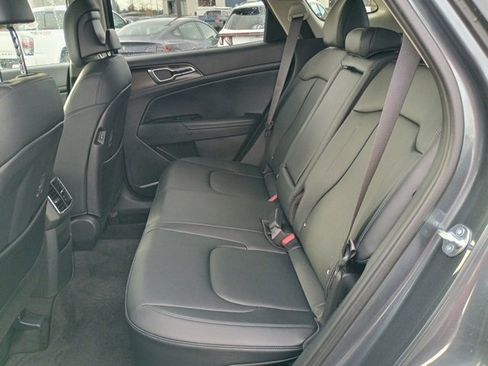 Used 2025 Kia Sportage EX image 11