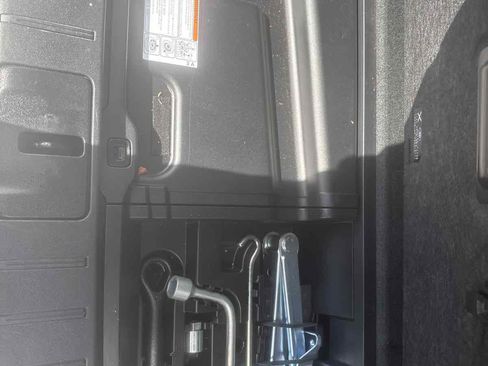 Used 2018 Lexus RX 450hL Premium image 36