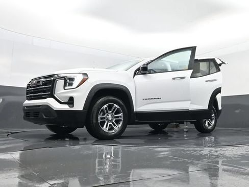 Used 2025 GMC Terrain Elevation AWD/4WD image 34
