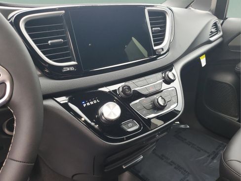 New 2026 Chrysler Voyager LX FWD image 26
