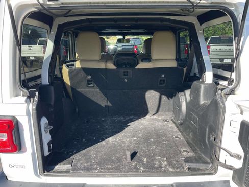 Used 2018 Jeep Wrangler Unlimited Sahara w/ Dual Top Group AWD/4WD image 14