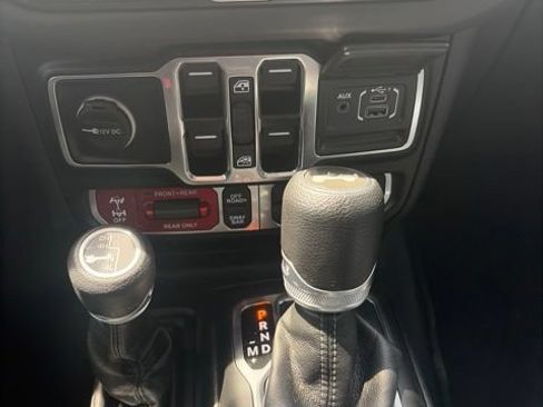 Used 2024 Jeep Wrangler Unlimited Rubicon w/ Convenience Group AWD/4WD image 13