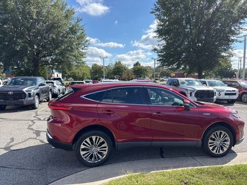 Used 2021 Toyota Venza Limited image 6