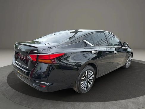 Used 2023 Nissan Altima 2.5 SV FWD image 5