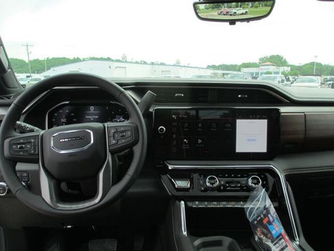 New 2026 GMC Sierra 2500 Denali Ultimate AWD/4WD image 17