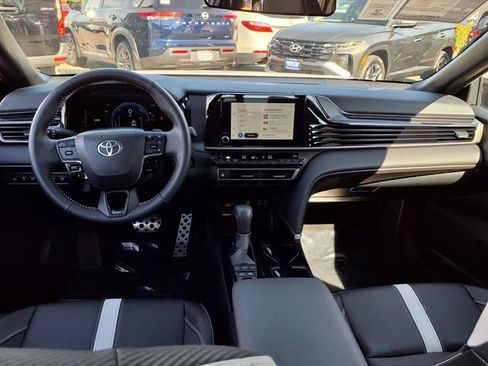 Used 2025 Toyota Camry SE image 8