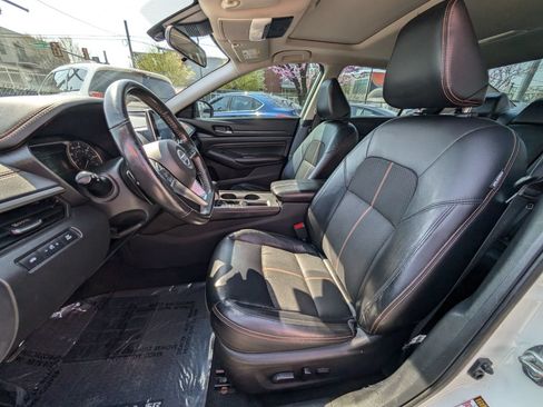 Used 2022 Nissan Altima 2.5 SR w/ Midnight Edition Package FWD image 15