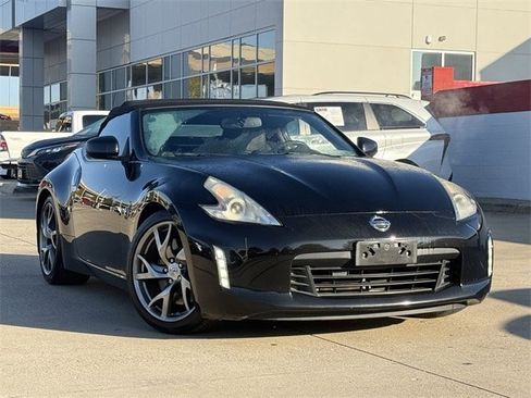 Used 2013 Nissan 370Z Touring w/ Sport Pkg image 2
