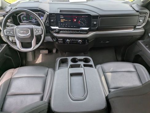 Used 2025 GMC Sierra 1500 SLT AWD/4WD image 15