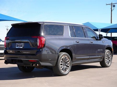 Used 2023 GMC Yukon XL Denali Ultimate image 4