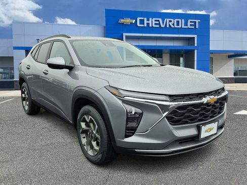 New 2026 Chevrolet Trax LT w/ Sunroof Package image 2
